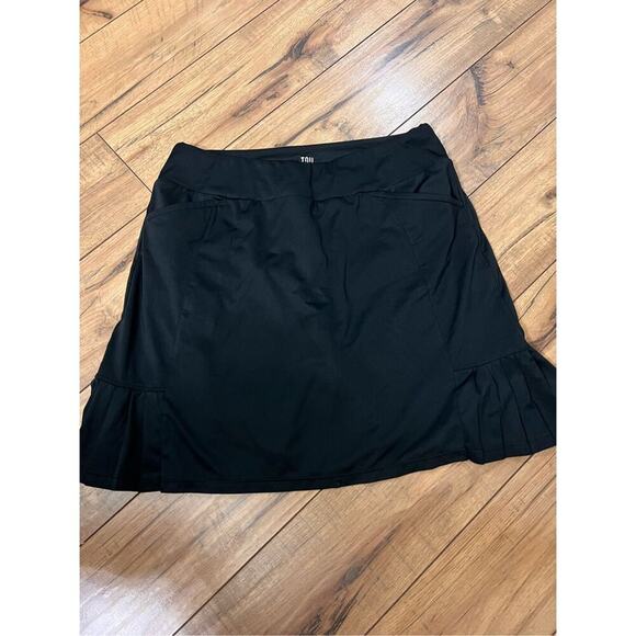 Tail size small black golf skort - Picture 1 of 3